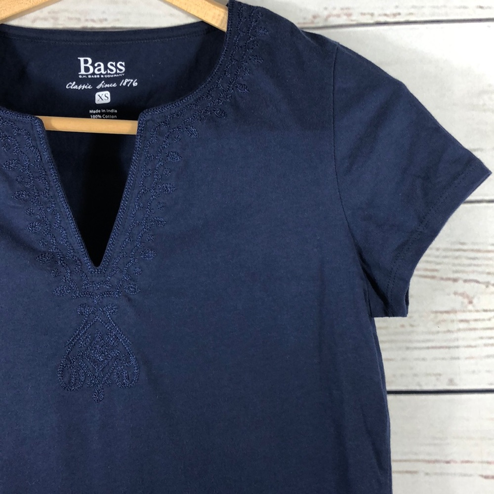 NWOT BASS VNeck Embroidered Top